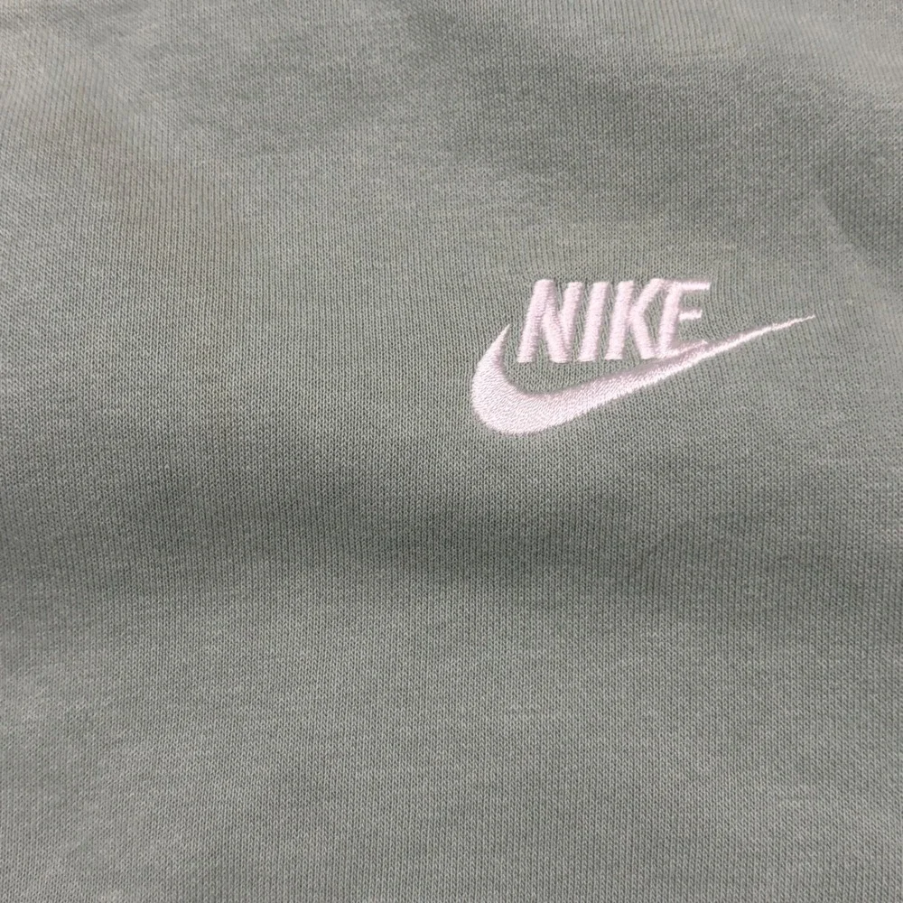 Nike Kids‎ Sportswear Crewneck Sweatshirt Sage Green Embroidered Logo Large L